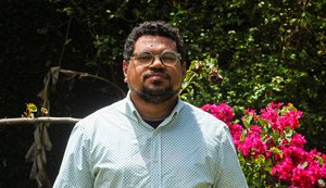 Jean Albuquerque lança audiolivro de “A ressaca do mar trincou meus ossos” e dá voz aos próprios versos