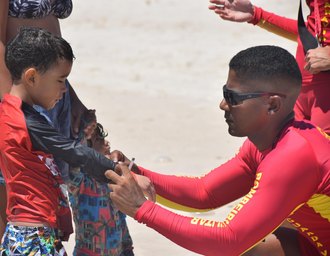 Bombeiros localizam crianças perdidas em praias de Alagoas