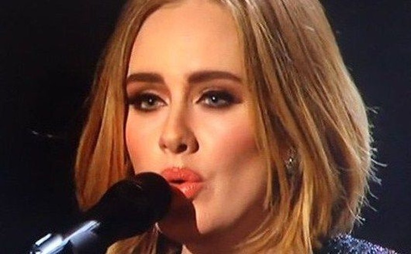 Adele está grávida do segundo filho com Simon Konecki, diz site