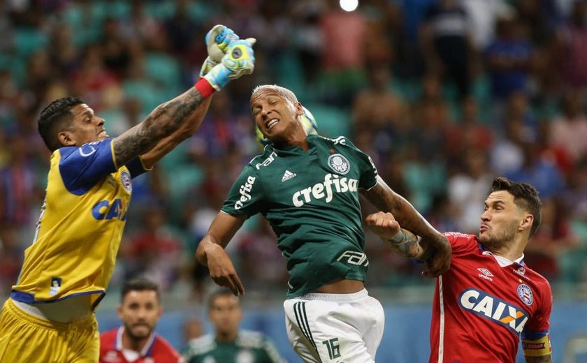 Na ‘estreia’ do VAR, Palmeiras perde pênalti e empata com Bahia