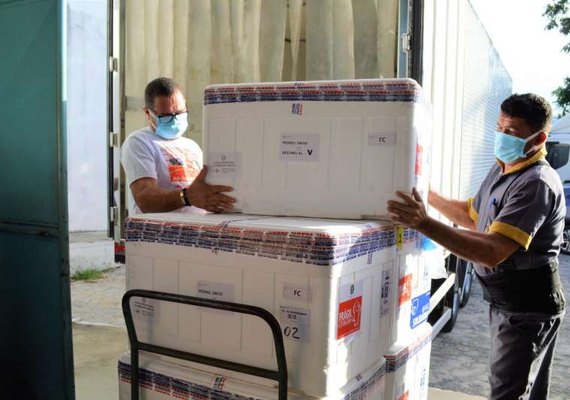 Alagoas recebe 72.990 doses de vacinas contra a Covid-19 nesta terça (28)