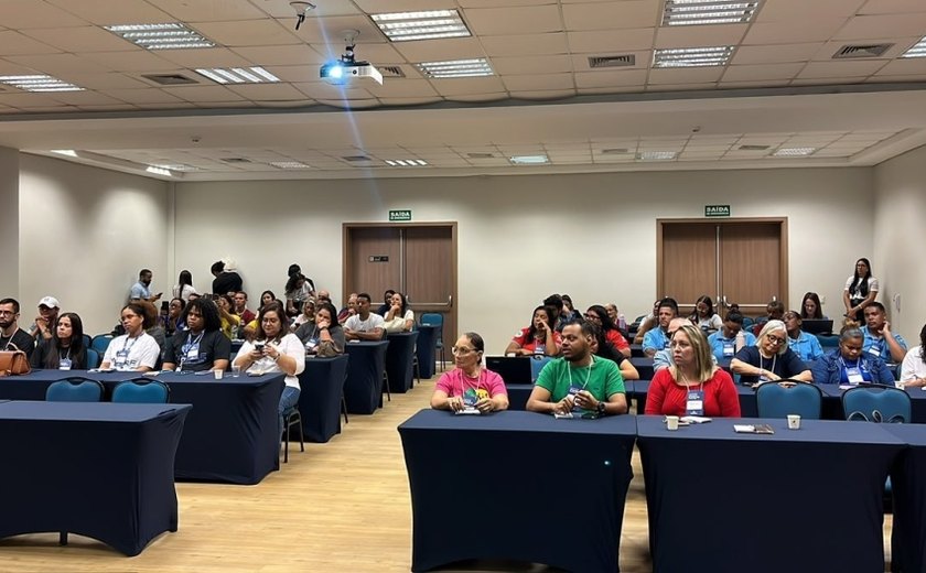 Alurb apresenta projetos de reciclagem em evento voltado ao cooperativismo e sustentabilidade
