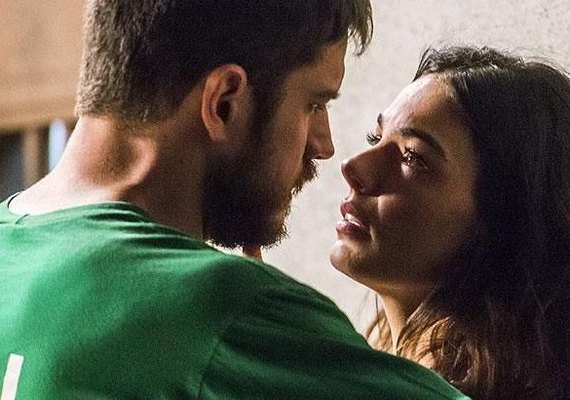 É hoje! Ritinha fica apavorada com ameaça de prisão e seduz Zeca na cadeia