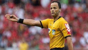 Sávio Pereira Sampaio, da Federação do Distrito Federal, apita CSA x Atlético-MG