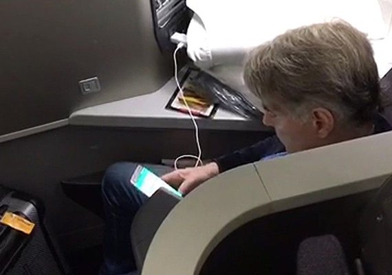 Avião que traz Eike Batista já está no território brasileiro