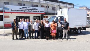 MPT/AL destina caminhão-baú refrigerado à associação de marisqueiras do Benedito Bentes