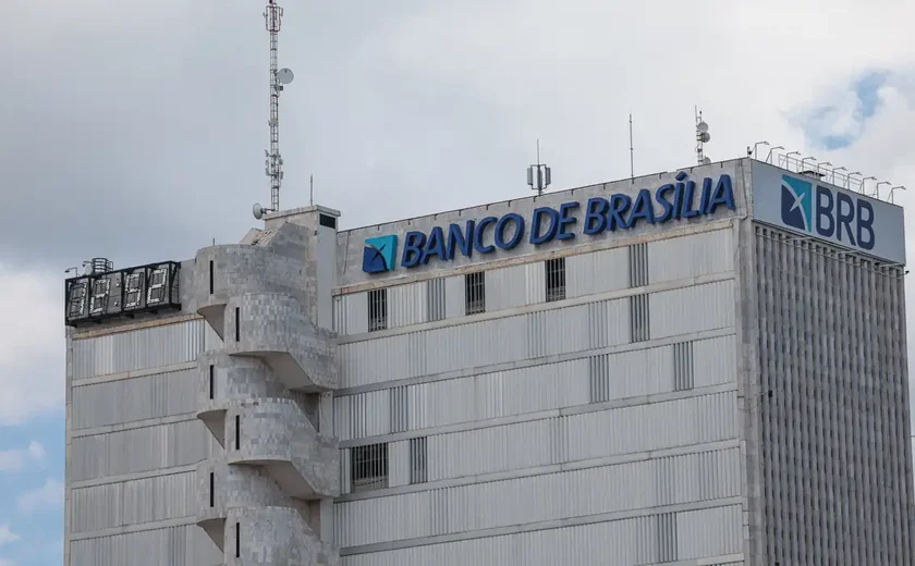 Ex-presidente do BRB aguarda para prestar novo depoimento à PF