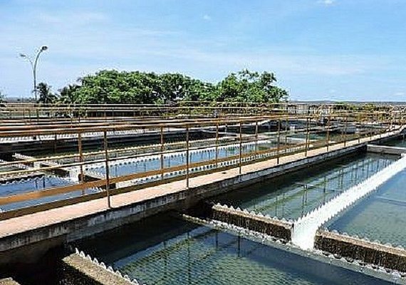 Casal realiza manutenção na bomba da Estação Elevatória do sistema Caçamba