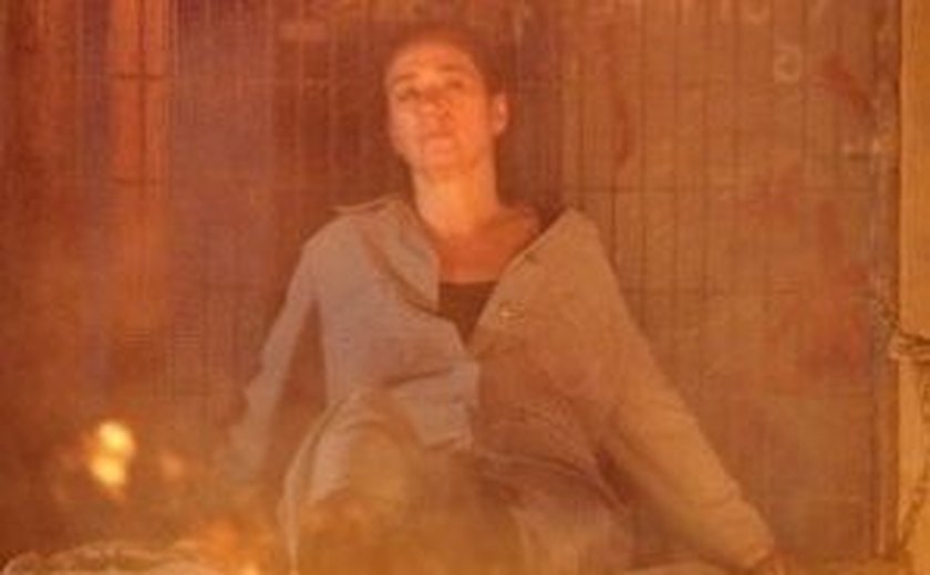 Tereza Cristina sequestra Griselda e põe fogo no barracão para fritar a rival