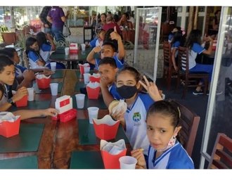 Abrasel e Filé do Zezé garantem festa para crianças de escolas da rede municipal