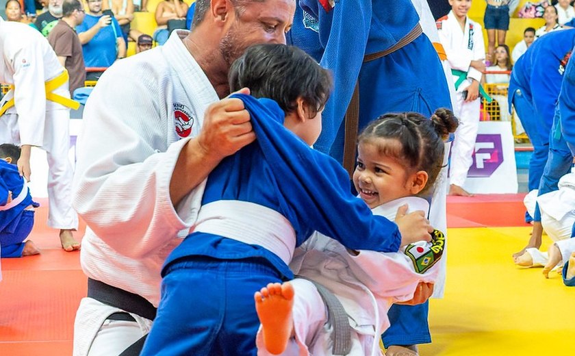 Esporte escolar ajuda a formar meninas mais confiantes e meninos mais respeitosos