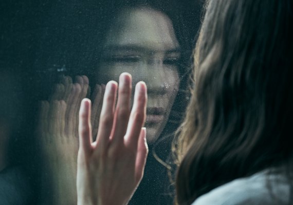 Descubra quem é o sequestrador da série ‘O Domo de Vidro’