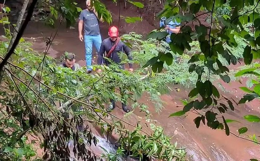 Em Paranavaí-PR, três jovens morrem após cabeça d'água atingir cachoeira