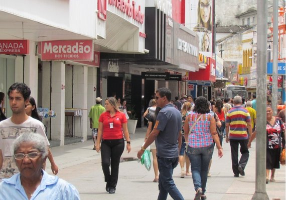 Com redução nos estoques e na intenção de contratar, confiança do empresário do comércio recua 3,2%