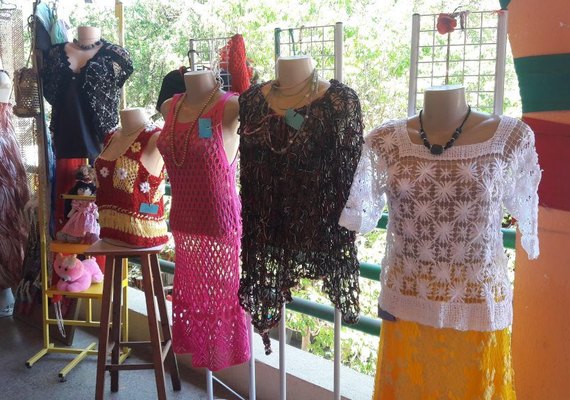 Turistas procuram Mercado do Artesanato para compras em Maceió