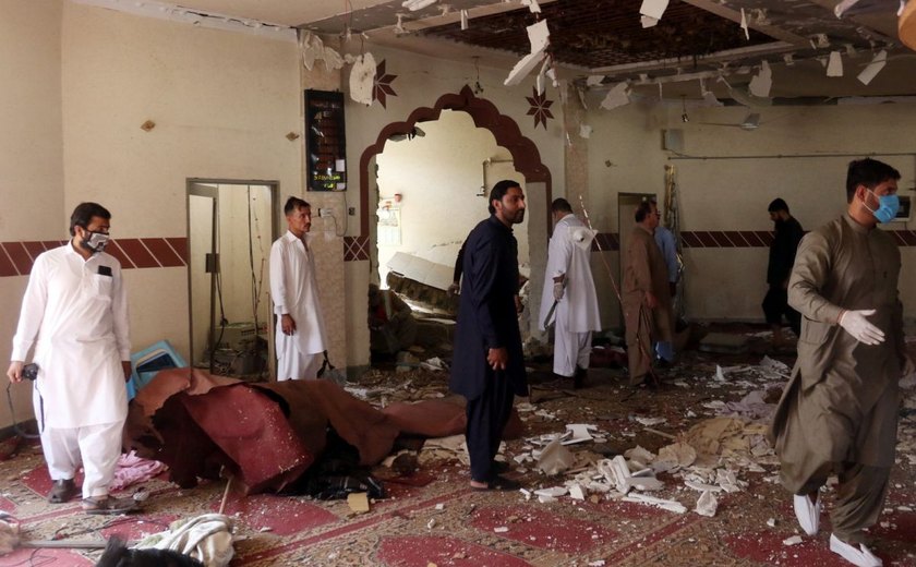 Ataque a bomba em mesquita no Paquistão deixa mortos