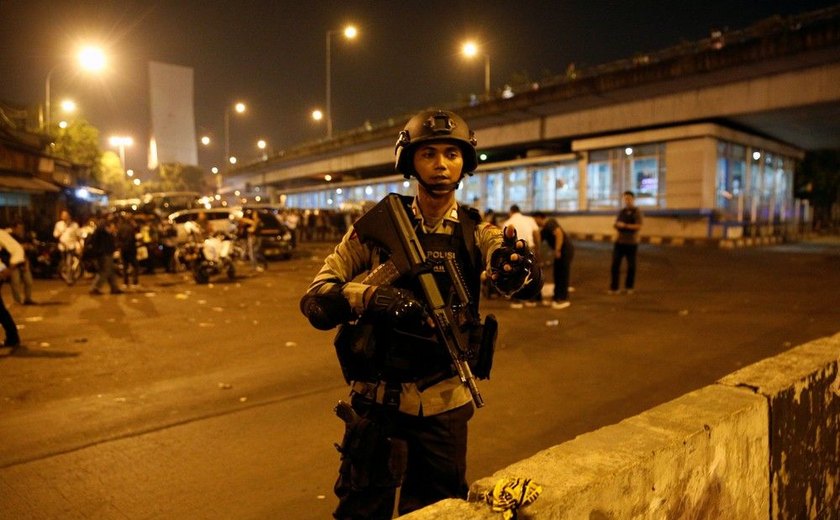 Terminal de ônibus em Jacarta tem duas explosões com ao menos dois mortos