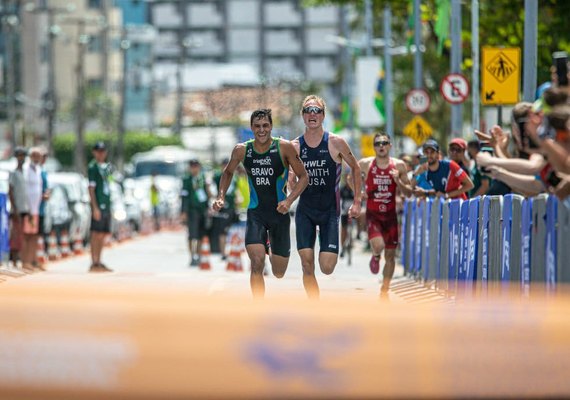 Atleta brasileiro Antonio Bravo vence o Mundial Universitário de Triathlon em Maceió