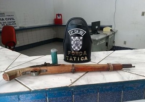 Polícia Militar apreende arma artesanal na cidade de Atalaia