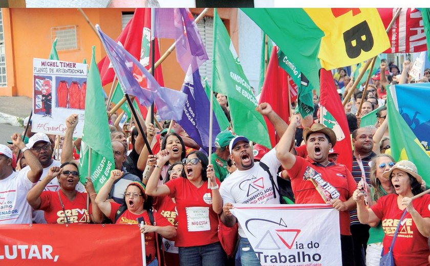 Trabalhadores alagoanos exigem mudanças em reformas