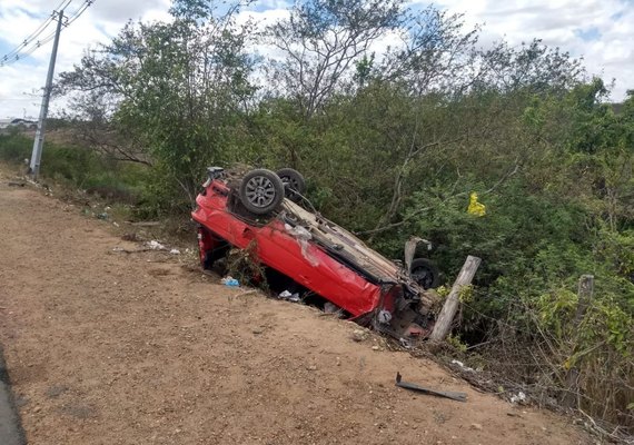 Capotamento na AL-115 deixa condutor de veículo ferido em Girau do Ponciano