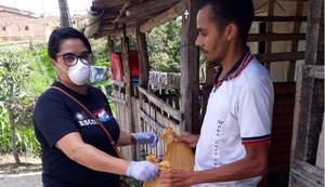 Escolas estaduais entregam kits de alimentação para famílias de alunos