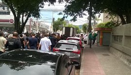 Em protesto por colega morto, policiais civis paralisam atividades no ES