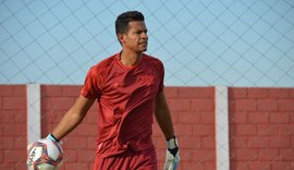 Goleiro Diogo Silva se apresenta e treina com o restante do elenco do CRB