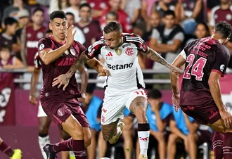 Flamengo joga mal e inicia Recopa Sul-Americana com derrota
