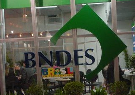 Operação da Polícia Federal investiga fraude em empréstimo do BNDES à JBS