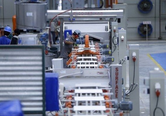 Produção industrial cresce 2,5%, melhor mês de julho desde 2014