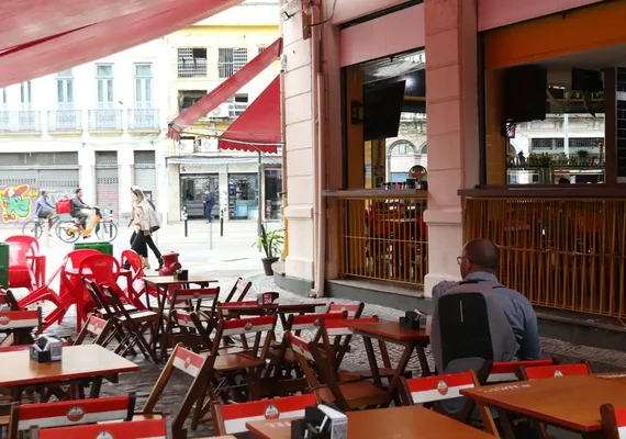 Mais da metade dos bares e restaurantes opera sem lucro em novembro
