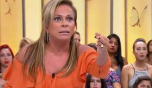 Vídeo! Mulher é retirada à força após brigar com Christina Rocha no SBT