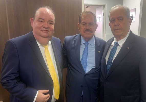 Ministro Humberto Martins prestigia homenagem ao pai em reforma de Fórum