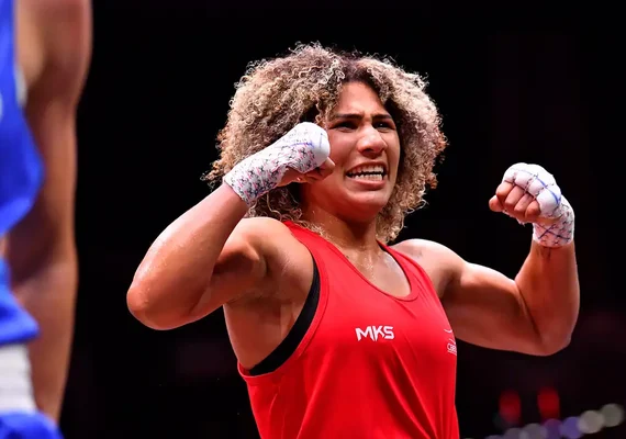 Rebeca Lima é campeã mundial de boxe em Liverpool