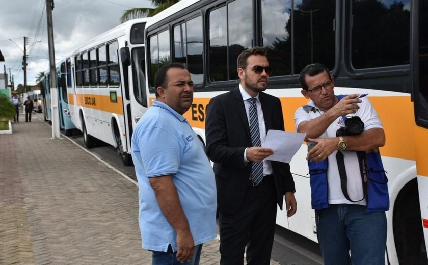 13 ônibus escolares são interditados durante fiscalização em Pilar