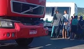 Garupa morre atropelado por van e motociclista é preso por embriaguez ao volante em Arapiraca