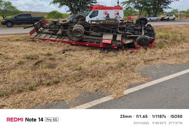 Motorista morre em capotamento de caminhão na AL-220, em Batalha