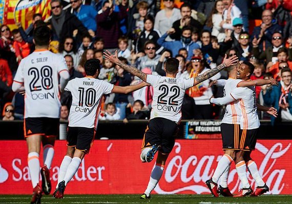Valencia vence Espanyol e volta a ganhar em casa após quase 4 meses