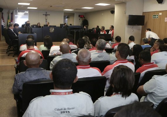 Rodoviários chegam a acordo em audiência e ônibus voltam a circular normalmente