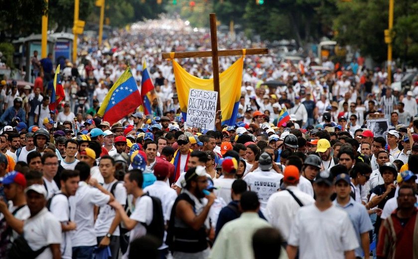 Homem de 23 anos morre baleado durante mais um protesto na Venezuela