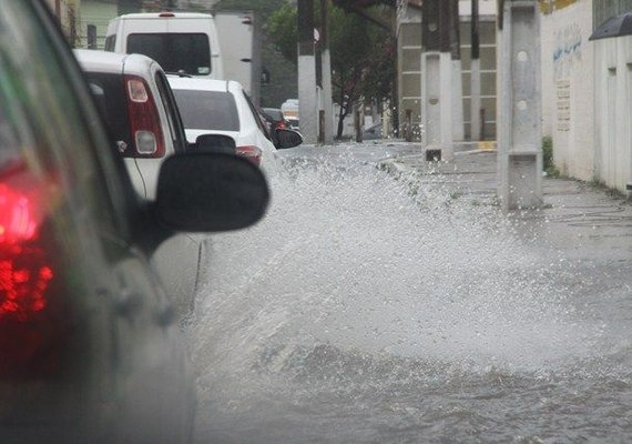 Mais de 120 chamadas são recebidas pela Defesa Civil de Maceió