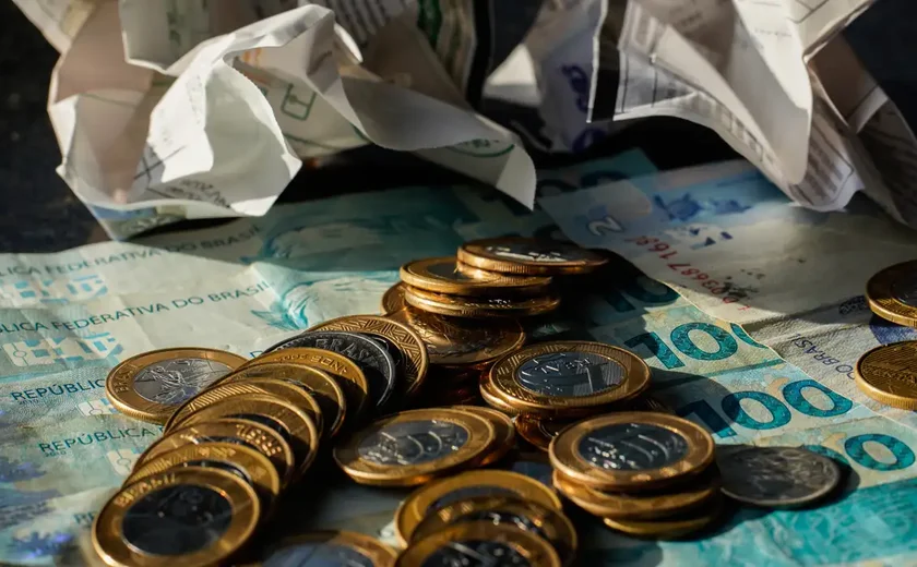 Economia cresce 0,7% em maio, puxada por consumo das famílias, diz FGV