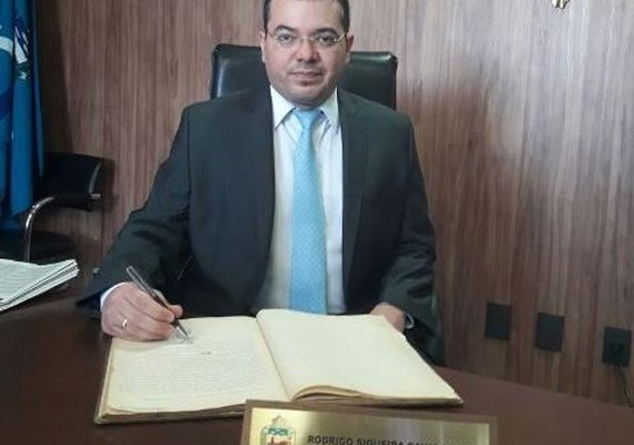 Procurador toma posse como conselheiro do Tribunal de Contas do Estado
