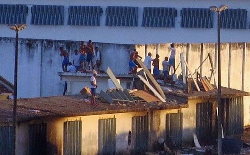 Moradores e comerciantes mudam rotina após rebeliões em presídio de Natal