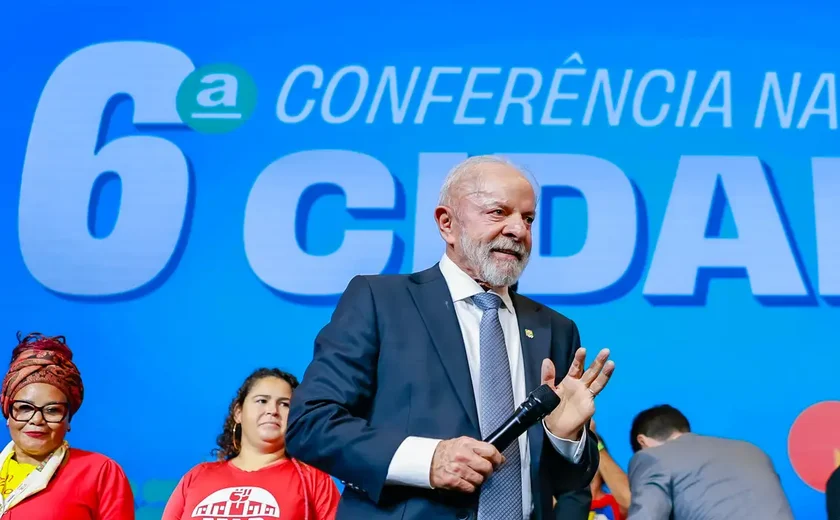 Lula critica Zema por não usar R$ 3,5 bilhões em obras de prevenção à chuva