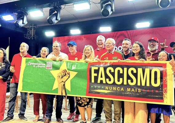 Urbanitários participam de ato em defesa da democracia