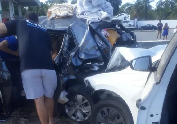 Colisão entre veículos deixa homem gravemente ferido em Junqueiro
