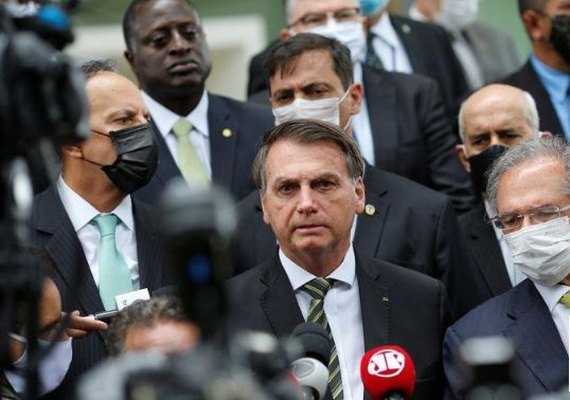 Bolsonaro vai a STF com empresários para pressionar contra medidas dos Estados