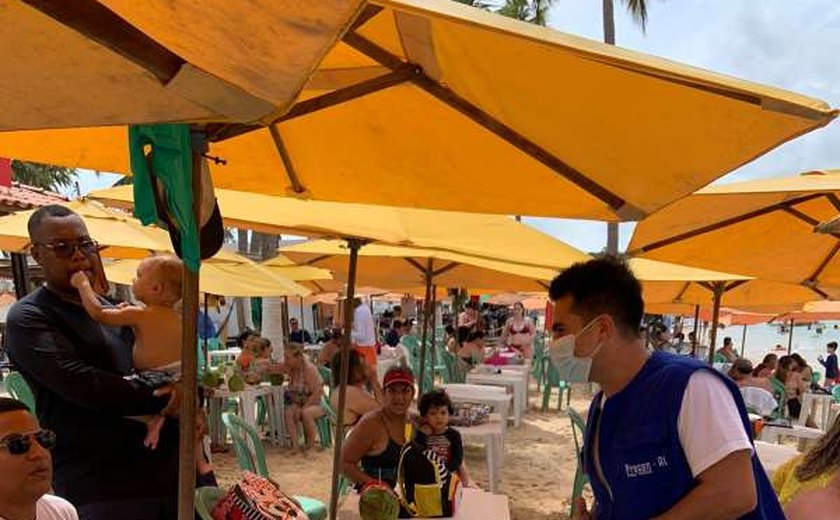 Procon Alagoas autua barracas na Praia do Gunga por cobrar consumação mínima